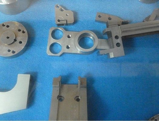 قطع غيار ماكينات معالجة المعادن الحاصلة على شهادة ISO مع تصميم مخصص ومكونات آلية عالية الدقة مقاومة للتآكل المزود